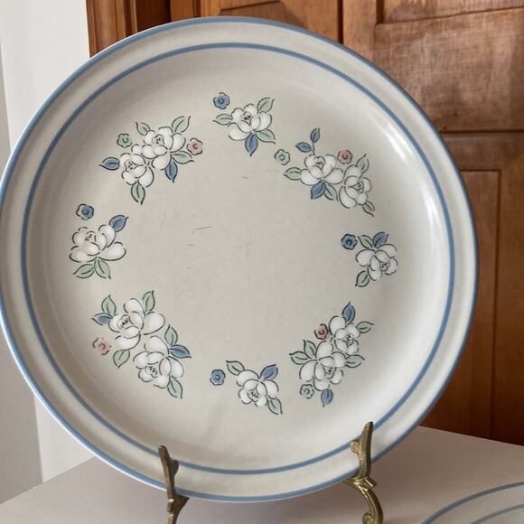 Vintage Hearthside Chantilly Fleur de Lune Dinner Plates, Set of 2 - Picture 2 of 7